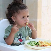 All eating sessions should be supervised by a parent or responsible adult