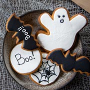 Children love cooking and decorating biscuits and cookies for Halloween!